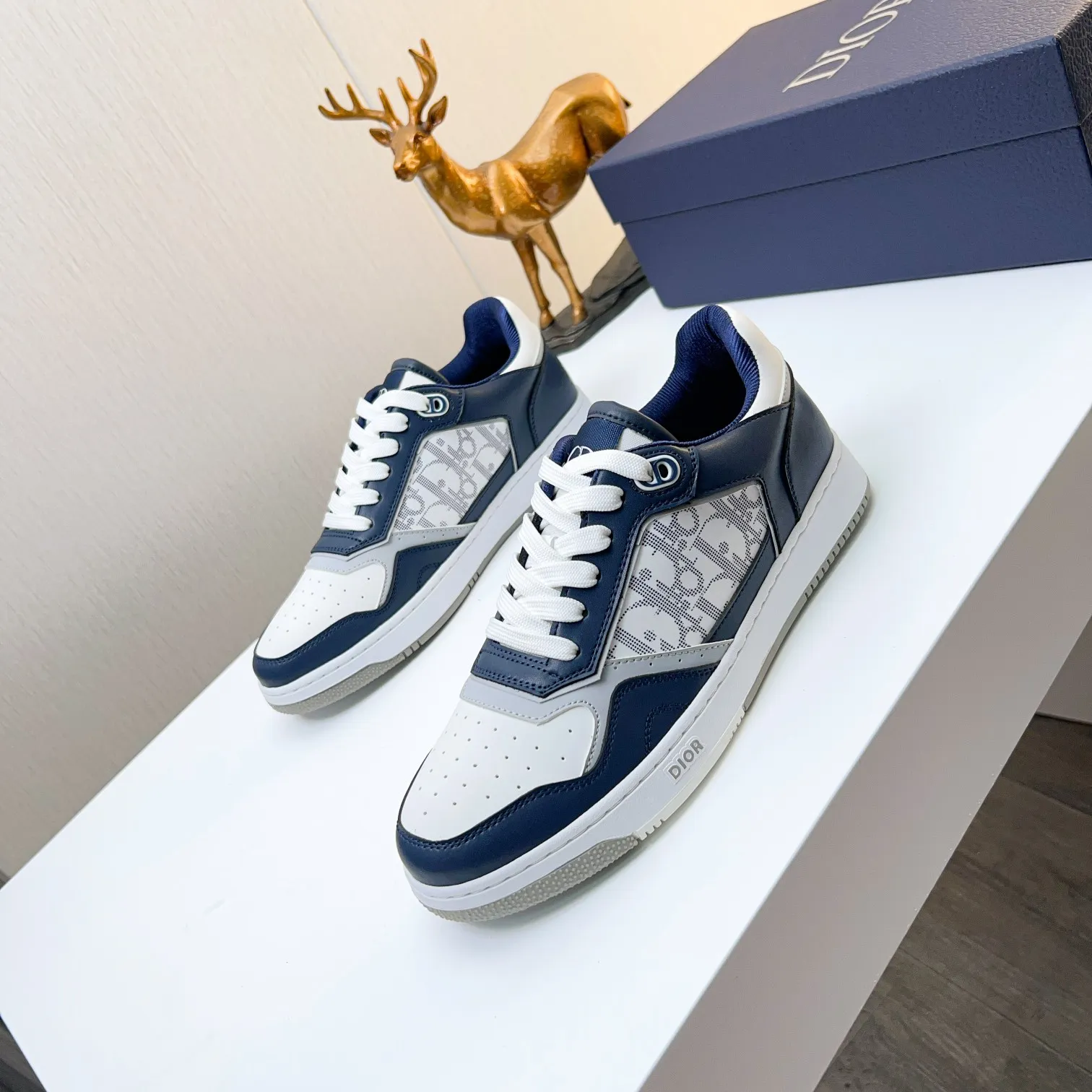 Men's Men's Shoes 💰400 [New] 🦩🦩Dior - Low-top sneakers 2025 spring men's collection new arrivals [Celebrate][Celebrate][Celebrate], reinterpret the basketball shoe design and become a classic Dior item [Strong][Strong][Strong], crafted in black and cream white smooth cowhide with beige suede, leather display on the side The CD logo, tongue, sole and back side are decorated with various distinctive details to enhance the style[666][666], while eyelet details, topstitching and rubber panels highlight the dynamic charm of its athletic style[strong][strong][strong]. It has a two-color rubber sole, which can be matched with various clothing to create a refined look. Size: 38 to 44 (45 can be customized